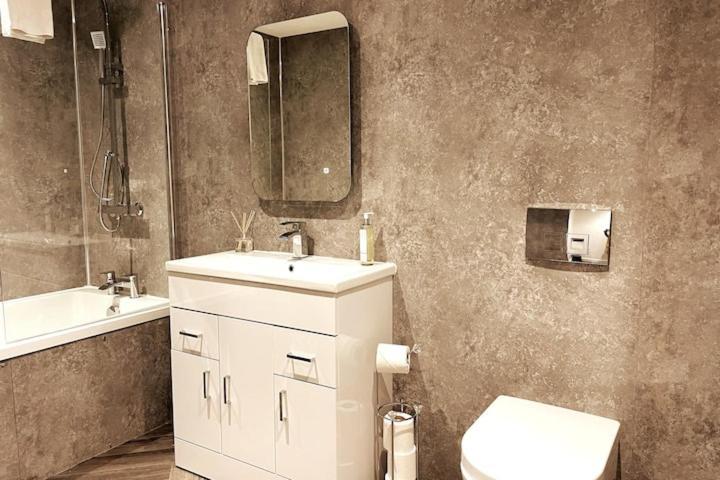 Lovely 3 Bedroom Apartment With Private Garden In Edinburgh City Centre Ngoại thất bức ảnh